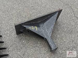 lot 957 image: Hitch receiver for mini skid loader...
