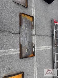 lot 968 image: Solid skid loader mounting plate...