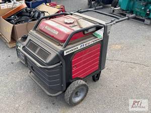 lot 1017 image: Honda EU7000 portable generator...