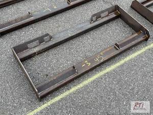 lot 1030 image: Skid loader mounting plate...