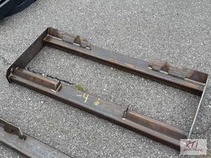 lot 1031 image: Skid loader mounting plate...