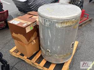lot 1038 image: Fuel tank, cab heater, and LED ligh...