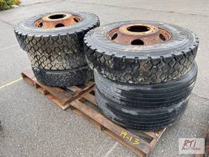 lot 1042 image: (6) 11R22.5 truck tires and rims...