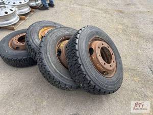 lot 1097 image: (4) 245  70 R 19.5 truck tires on ...