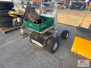 lot 1099 image: Ride on fertilizer spreader, Honda ...
