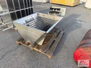 lot 1128 image: Stainless steel salt spreader for u...