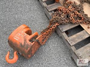 lot 1133 image: Budgit 2-ton manual hoist....