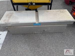 lot 1160 image: Diamond plate pickup toolbox...