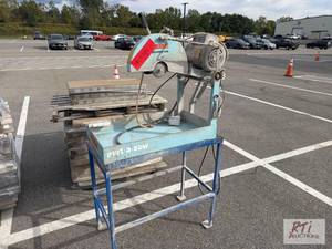 lot 1167 image: Target electric masonry saw, Munici...