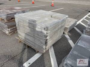 lot 1175 image: Pallet of mixed size concrete paver...