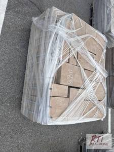 lot 1185 image: Pallet of mixed size concrete paver...