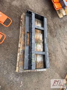 lot 1249 image: Pallet fork carriage...
