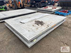 lot 1250 image: Aluminum 8ft x 10ft trench box side...