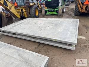 lot 1251 image: Aluminum 12ft x 8ft trench box side...