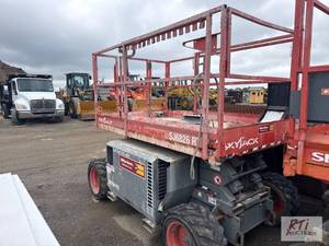 lot 1256 image: SkyJack SJ6826 RT rough terrain sci...