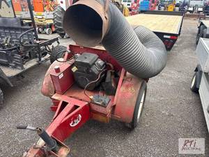 lot 1261 image: Giant-Vac leaf blower, Kohler engin...