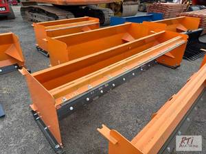 lot 1271 image: 10-foot snow pusher for skid loader...