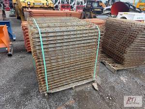 lot 1279 image: Pallet of 46 X 43 pallet racking ...
