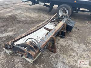 lot 1288 image: Maxon lift gate...