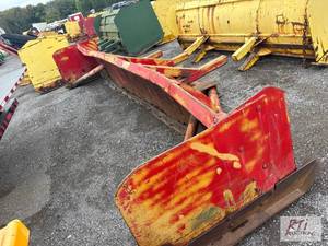 lot 1290 image: 16 bucket mount snow pusher...