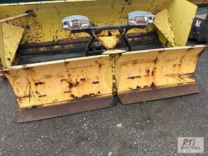 lot 1293 image: Fisher 8.5ft V plow...