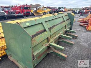 lot 1295 image: 12 bucket mount snow pusher...