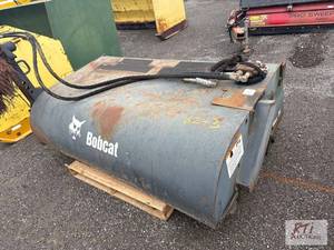 lot 1298 image: Bobcat 6ft hydraulic sweeper bucket...