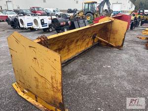 lot 1301 image: 12 X 4 bucket mount snow pusher...