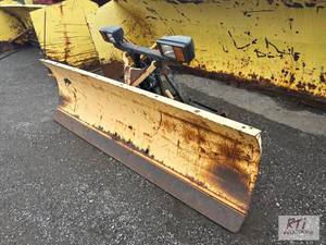 lot 1305 image: Fisher 8ft snow plow...