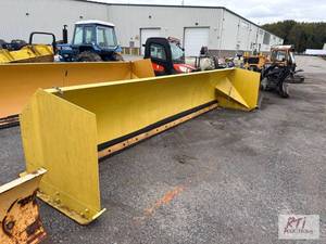 lot 1332 image: 18ft bucket mount snow pusher with ...