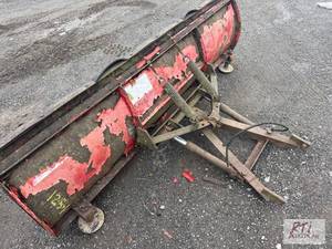 lot 1333 image: Western 8.5ft pickup snow plow...