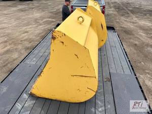 lot 1350 image: Bucket extensions for Komatsu wheel...