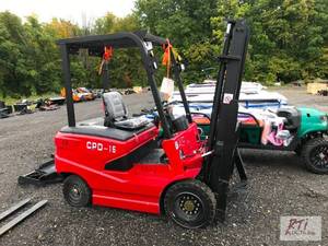 lot 3 image: Future CPD-15 electric forklift, 33...
