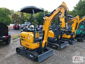 lot 7 image: CF Industry QK20R mini excavator, 1...