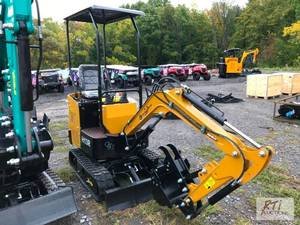 lot 19 image: CF Industry H13R mini excavator, 16...