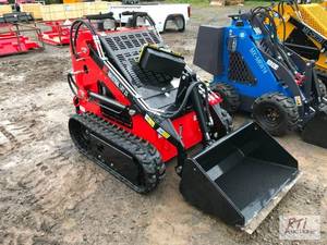 lot 52 image: AGT LRT23 tracked mini skid loader,...