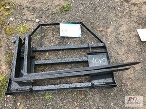 lot 54 image: AGT pallet forks for skid loader wi...