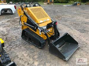 lot 58 image: AGT MXCRT23 mini skid track loader ...