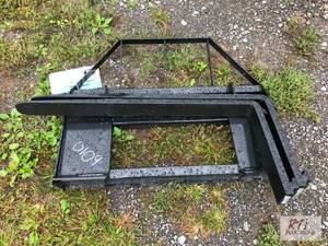 lot 60 image: AGT pallet forks for skid loader wi...