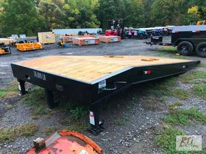 lot 62 image: 30,000lb portable loading dock with...