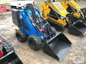 lot 79 image: AGT MX-MRW14 mini skid loader, 32 i...