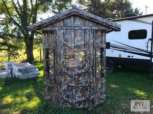 lot 87 image: Amish Built Hunting Blinds with Cam...