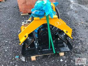 lot 136 image: Vibratory plate compactor for excav...