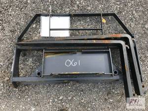 lot 140 image: Mini skid loader carriage for bale ...