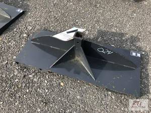 lot 147 image: Trailer hitch receiver for skid loa...