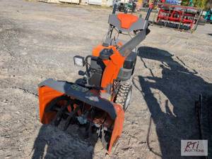 lot 154 image: Husqvarna ST430 gas powered snowblo...