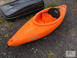 lot 184 image: Sun Dolphin single person plastic k...