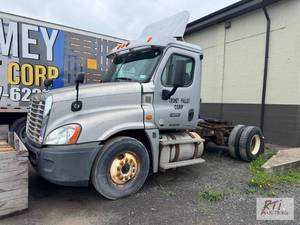 lot 1 image: 2011 Freightliner Cascadia 125 Truck, VIN # 1FUBGEDV8BLBC5845