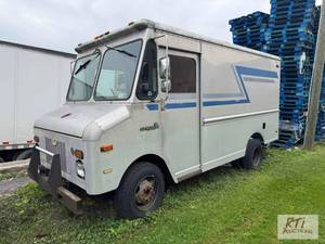 lot 3 image: 1980 Chevy food truck. Does run. BI...