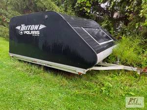 lot 30 image: Triton 2 place enclosed snowmobile ...